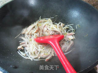 糟香猪肚炒绿豆芽的做法步骤：7