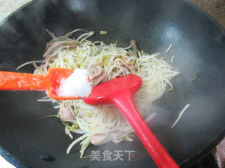 糟香猪肚炒绿豆芽的做法步骤：5