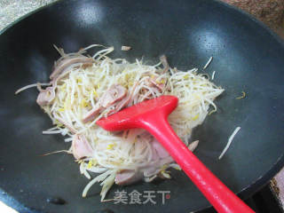 糟香猪肚炒绿豆芽的做法步骤：4