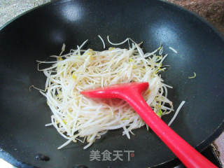 糟香猪肚炒绿豆芽的做法步骤：3