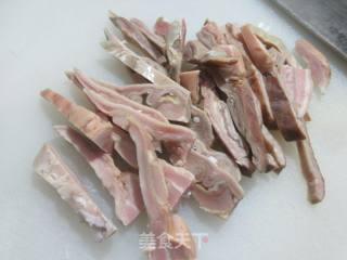 糟香猪肚炒绿豆芽的做法步骤：2