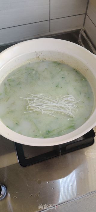 青萝卜粉丝扇贝汤的做法步骤：10