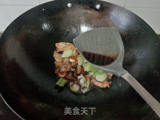 大葱炒五花肉的做法步骤：7