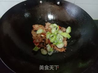 大葱炒五花肉的做法步骤：6