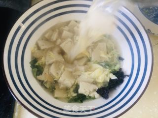 鸡蛋豆腐汤的做法步骤：9