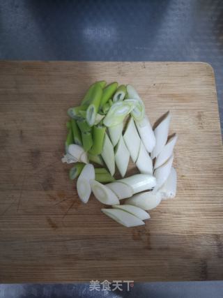 葱爆羊肉的做法步骤：2