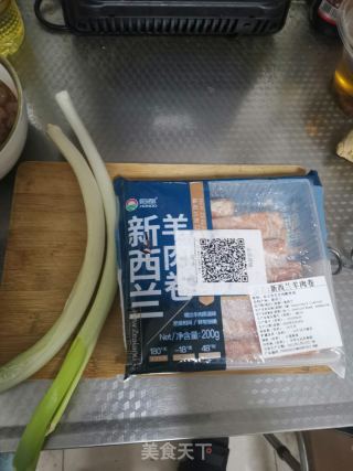 葱爆羊肉的做法步骤：1