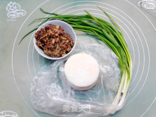 葱香腊肉蘑菇蒸饺的做法步骤：1