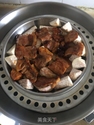 酱香五花肉蒸芋头的做法步骤：9