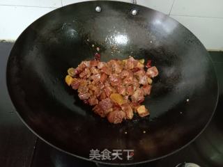 蒜苔炒腊鸭腿的做法步骤：7