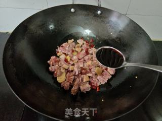 蒜苔炒腊鸭腿的做法步骤：6