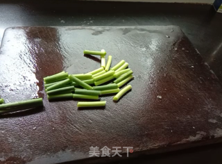蒜苔炒腊鸭腿的做法步骤：3