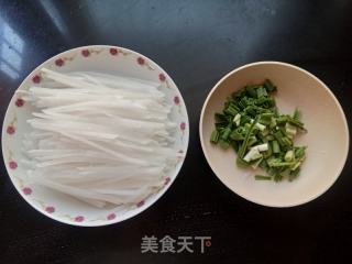 清炒白萝卜的做法步骤：1