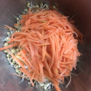 菠菜拌豆芽的做法步骤：6