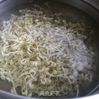 菠菜拌豆芽的做法步骤：2