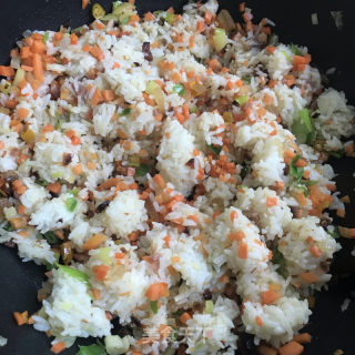 腊肉炒饭的做法步骤：8