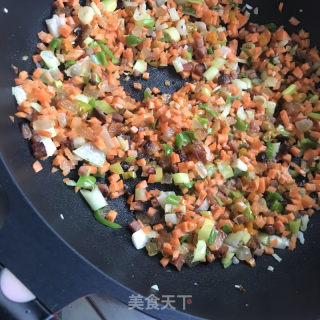 腊肉炒饭的做法步骤：7