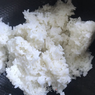 腊肉炒饭的做法步骤：3