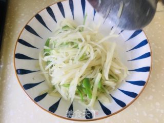 青椒炒土豆丝的做法步骤：7