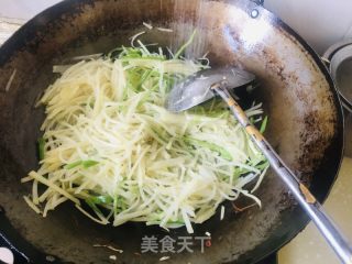 青椒炒土豆丝的做法步骤：6