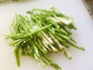 青椒炒土豆丝的做法步骤：2