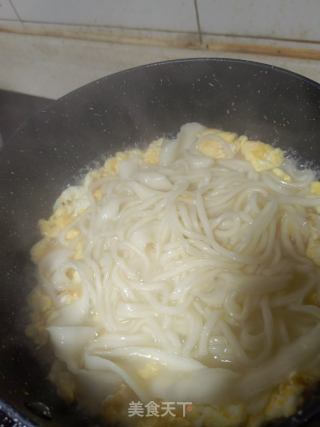 白油煎蛋面的做法步骤：3