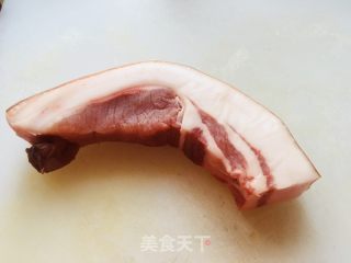 五花肉韭菜水饺的做法步骤：1