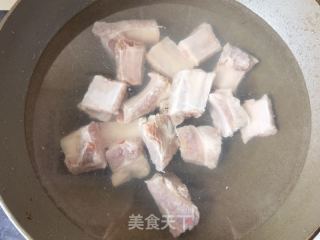 麻辣水煮排骨的做法步骤：2