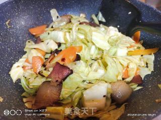 腊肉炒包包菜的做法步骤：7