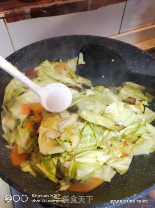腊肉炒包包菜的做法步骤：5