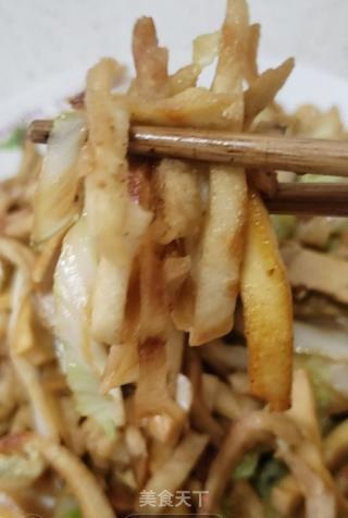 白菜豆干炒饼丝的做法步骤：8
