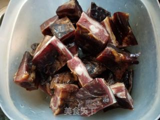 腊排骨烧土豆的做法步骤：2
