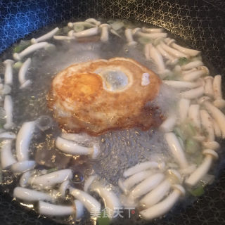 牛肉丸鸡蛋面的做法步骤：8