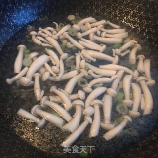 牛肉丸鸡蛋面的做法步骤：6