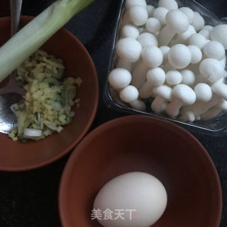 牛肉丸鸡蛋面的做法步骤：1