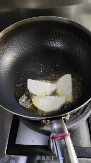 香芋腐乳扣肉的做法步骤：1
