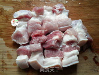 腐乳汁烧五花肉的做法步骤：2