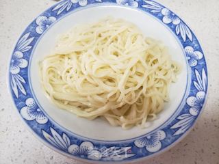 红萝卜豆腐炸酱面的做法步骤：9