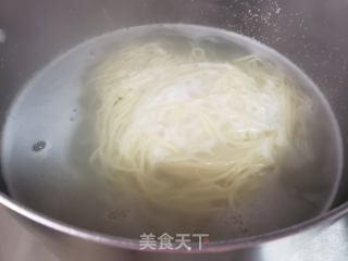 红萝卜豆腐炸酱面的做法步骤：8