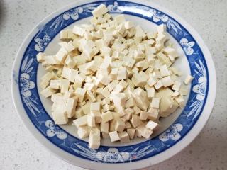 红萝卜豆腐炸酱面的做法步骤：3