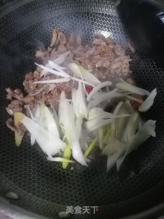 爆炒羊肉的做法步骤：4