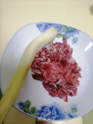 爆炒羊肉的做法步骤：1