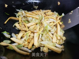 白菜炒豆干的做法步骤：6