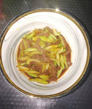 芹菜炒牛肉丝的做法步骤：4