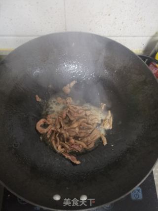芹菜炒牛肉丝的做法步骤：2