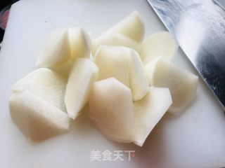 骨头汤煨萝卜的做法步骤：2