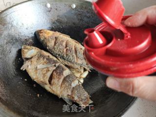 红烧鲫鱼的做法步骤：12