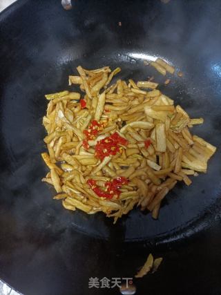 剁椒炒萝卜干的做法步骤：7