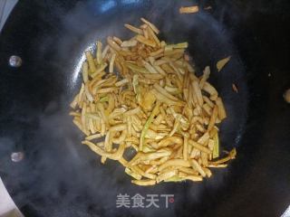 剁椒炒萝卜干的做法步骤：5