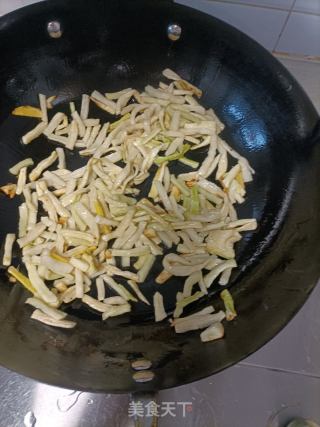 剁椒炒萝卜干的做法步骤：4